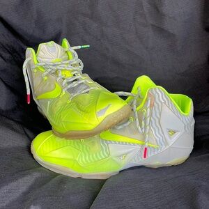 Nike Lebrun 11 - Maison Du Lebron - Metallic Luster and Volt